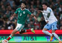 Raúl Jiménez explota contra aficionados por abucheos a Selección