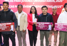 Tonantzin Fernández entrega becas a jóvenes universitarios y deportistas
