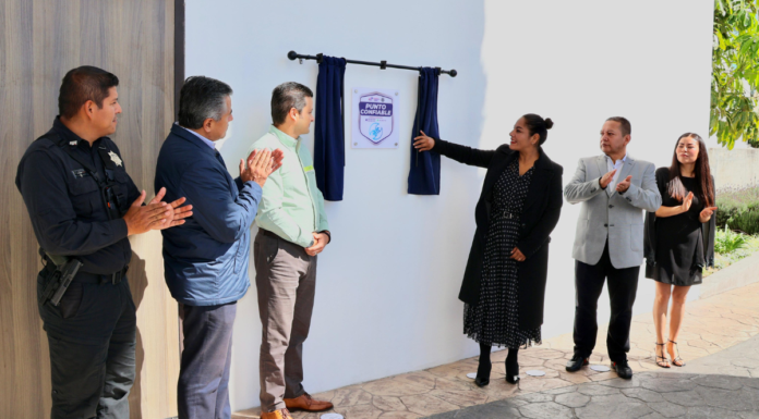 Lupita Cuautle entrega distintivo “Punto Confiable” a 25 comercios
