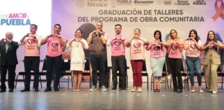 Entregan 6 mil certificados a poblanas que concluyeron talleres de Obra Comunitaria