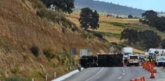 Volcadura de tráiler provoca cierre parcial en la México-Puebla