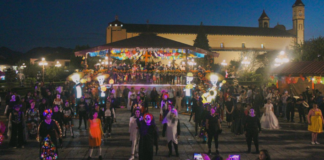 Zacatlán celebra Día de Muertos con tzompantli, carrera y globos de cantoya