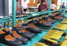 Más municipios se interesan en la industria zapatera poblana: Armenta