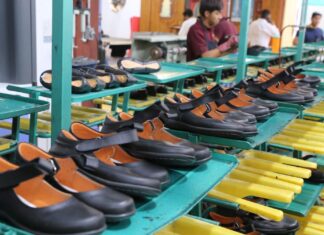 Más municipios se interesan en la industria zapatera poblana: Armenta