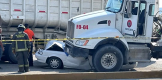 Dos mujeres mueren en choque con revolvedora en la Puebla-Tehuacán