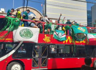 Aficionado del Palmeiras muere al caer de un autobús turístico