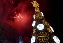 BUAP inaugura temporada navideña con encendido de árbol en CU