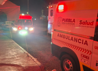 Siete personas reciben atención en hospitales por incendio en Puebla