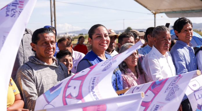 Lupita Cuautle mejora servicios básicos en calle de San Luis Tehuiloyocan