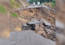 Deslave colapsa tramo de la carretera Papaloctipan-Tlaxco en Tlacuilotepec