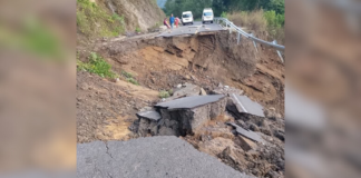 Deslave colapsa tramo de la carretera Papaloctipan-Tlaxco en Tlacuilotepec
