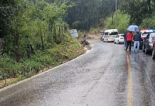 Lluvias provocan deslaves en carreteras serranas de Puebla
