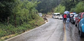 Lluvias provocan deslaves en carreteras serranas de Puebla