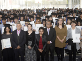 Entregan diplomas y certificados a egresados del Bachillerato 5 de Mayo BUAP