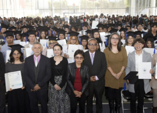 Entregan diplomas y certificados a egresados del Bachillerato 5 de Mayo BUAP