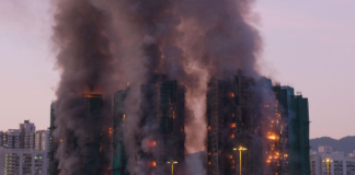 Incendio en complejo habitacional de Hong Kong deja 13 muertos