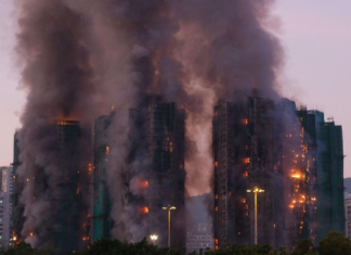 Incendio en complejo habitacional de Hong Kong deja 13 muertos