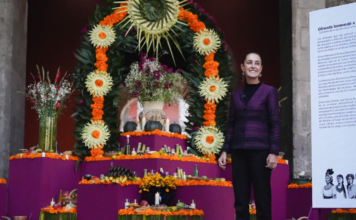 Claudia Sheinbaum dedica ofrenda del Día de Muertos a las mujeres indígenas