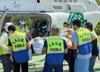 Trasladan a joven con quemaduras faciales desde Acatlán por vía aérea
