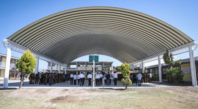 Omar Muñoz entrega domo en bachillerato de San Lorenzo Almecatla