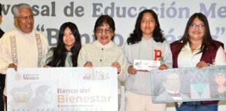 Entregan 2 mil 744 tarjetas de Beca “Benito Juárez” a estudiantes BUAP