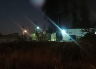 Se incendia interior de bodega de plásticos en Lomas de Santa Catarina