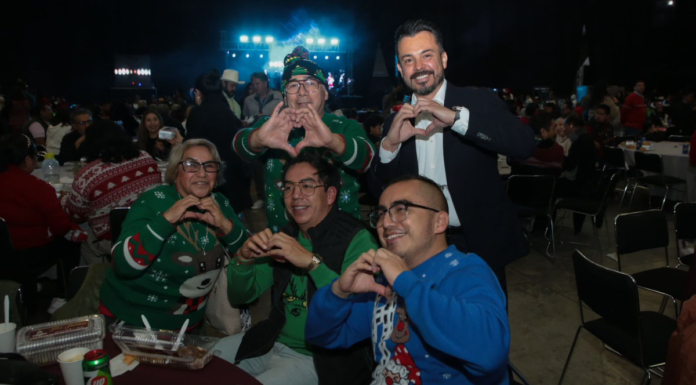 Cena Navideña de Puebla reúne a más de 3 mil familias