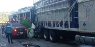 Caos en la México–Puebla; choques provocan largas filas