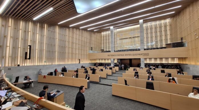 Impulsa iniciativa para asegurar continuidad escolar de embarazadas