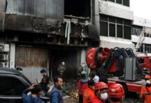 Incendio en edificio de siete plantas en Indonesia deja 22 muertos