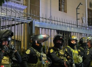 Perú refuerza seguridad en Embajada de México por Betssy Chávez