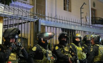 Perú refuerza seguridad en Embajada de México por Betssy Chávez