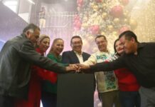Congreso de Puebla realiza encendido de árbol navideño