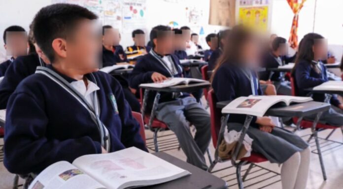 Distribuyen 979 mil uniformes a estudiantes de primaria y secundaria