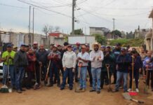 Bety Sánchez encabeza faena comunitaria en Eloxochitlán