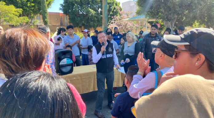 José Luis Figueroa realiza recorridos navideños por Distrito 20