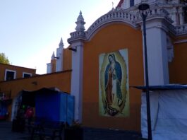 Fieles poblanos agradecen a la Virgen de Guadalupe en La Villita