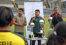Omar Muñoz premia a ganadores de la Liga Municipal de Fútbol