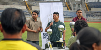 Omar Muñoz premia a ganadores de la Liga Municipal de Fútbol