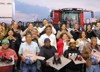 Armenta entrega segunda fase de módulos de maquinaria agrícola