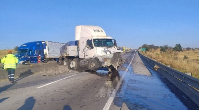 Accidente en el Arco Norte provoca cierre total y largas filas de vehículos