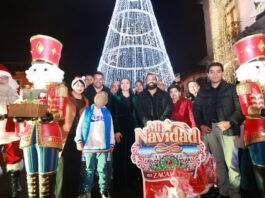 Zacatlán celebra encendido de árbol navideño y desfile tradicional