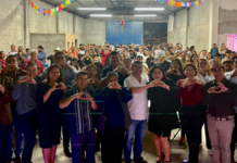 Pável Gaspar celebra posadas con familias de Acatlán e Izúcar