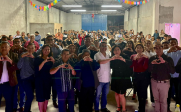 Pável Gaspar celebra posadas con familias de Acatlán e Izúcar