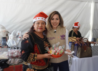 Realizan Bazar Navideño y Mural Colectivo en el Zócalo de Puebla