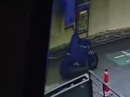 VIDEO: En 20 segundos roban motocicleta en la colonia Azcarate