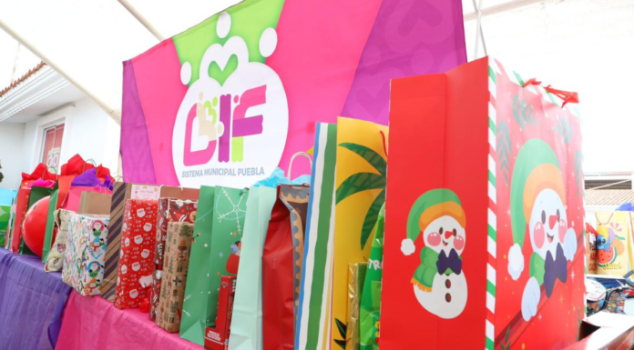 SMDIF Puebla entrega juguetes a niños y adolescentes con discapacidad