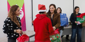SMDIF Puebla entrega regalos a niñas y niños del Centro de Día