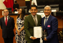 Director del SOSAPATEX recibe Medalla al Mérito Ben Lamat