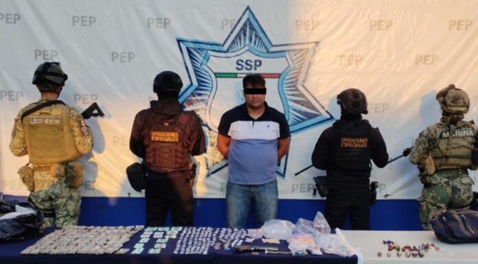 Detienen a hombre con 270 dosis de drogas en Acajete